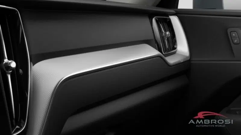 Volvo XC60 nuova a Perugia (14)