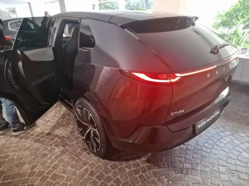 Mazda CX-6e nuova a Bologna (10)