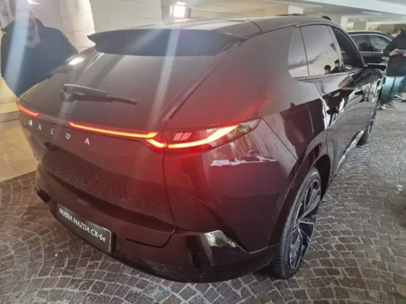 Mazda CX-6e nuova a Bologna (11)