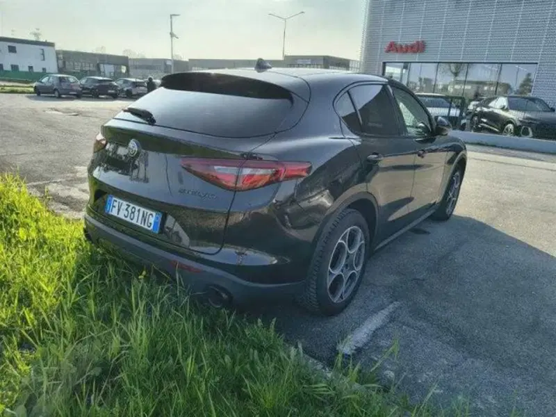 Alfa Romeo Stelvio usata a Bologna (2)