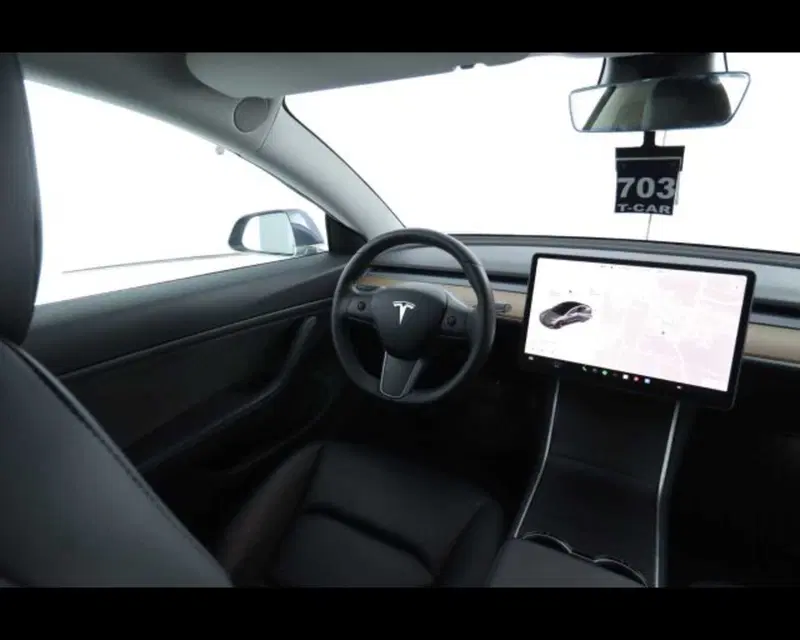 Tesla Model 3 usata a Bologna (13)