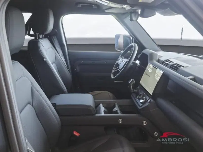 Land Rover Defender nuova a Perugia (9)