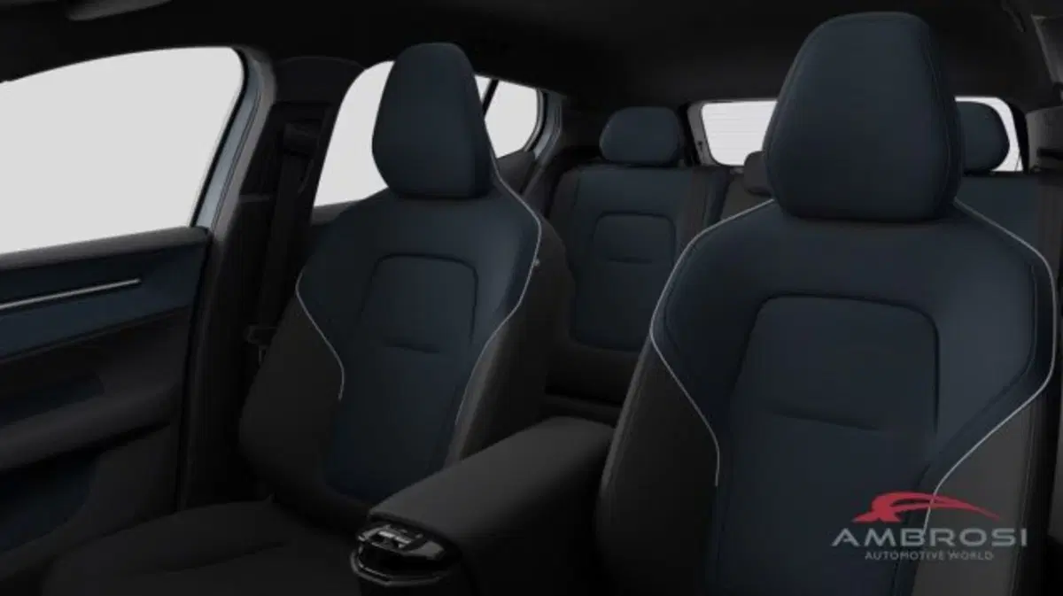 Volvo EX30 Cross Country nuova a Perugia (11)
