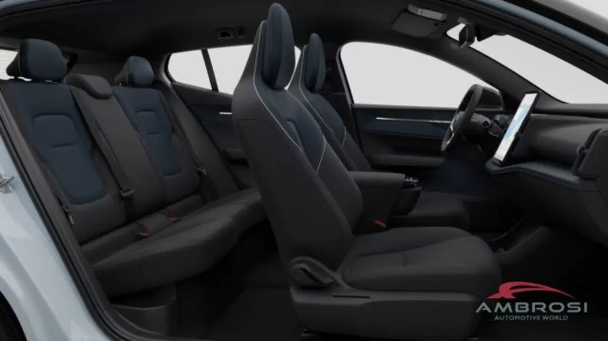 Volvo EX30 Cross Country nuova a Perugia (12)