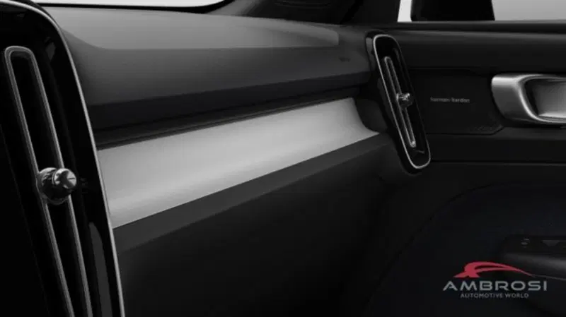 Volvo XC40 nuova a Perugia (14)