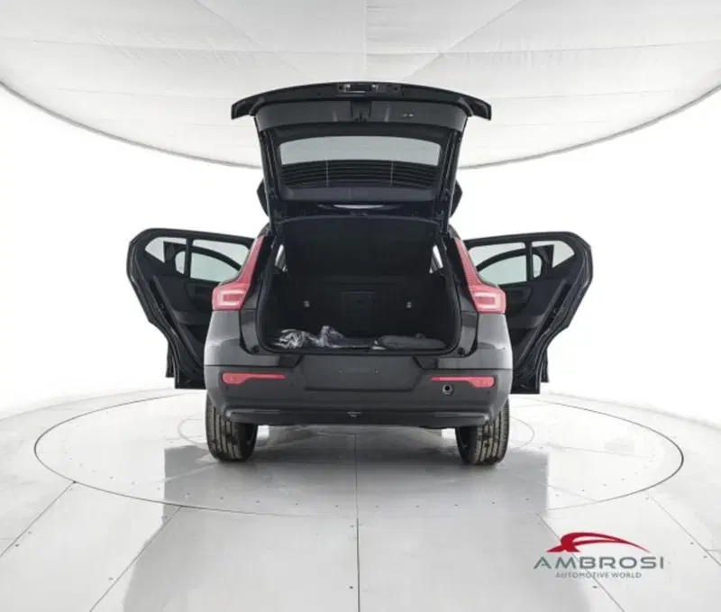 Volvo XC40 nuova a Perugia (7)