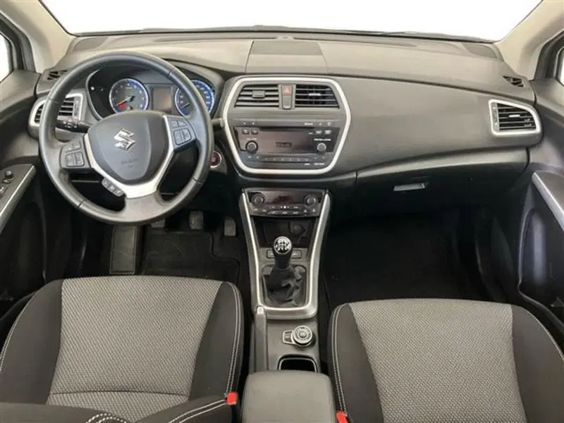 Suzuki S-Cross usata a Como (10)