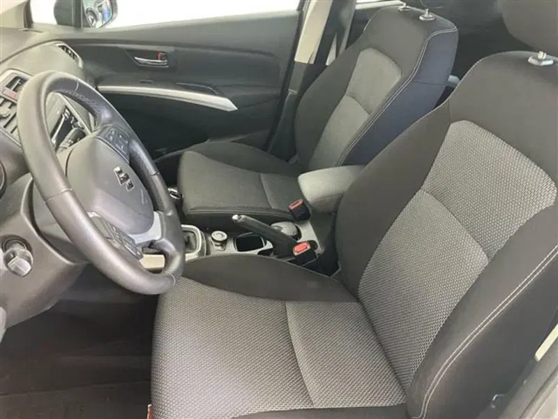 Suzuki S-Cross usata a Como (11)