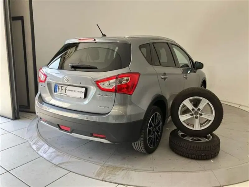 Suzuki S-Cross usata a Como (7)
