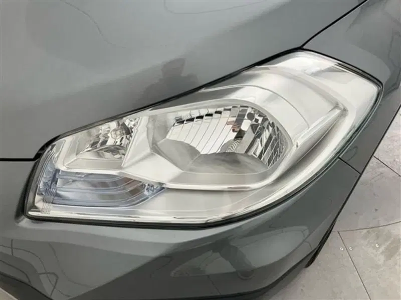 Suzuki S-Cross usata a Como (8)