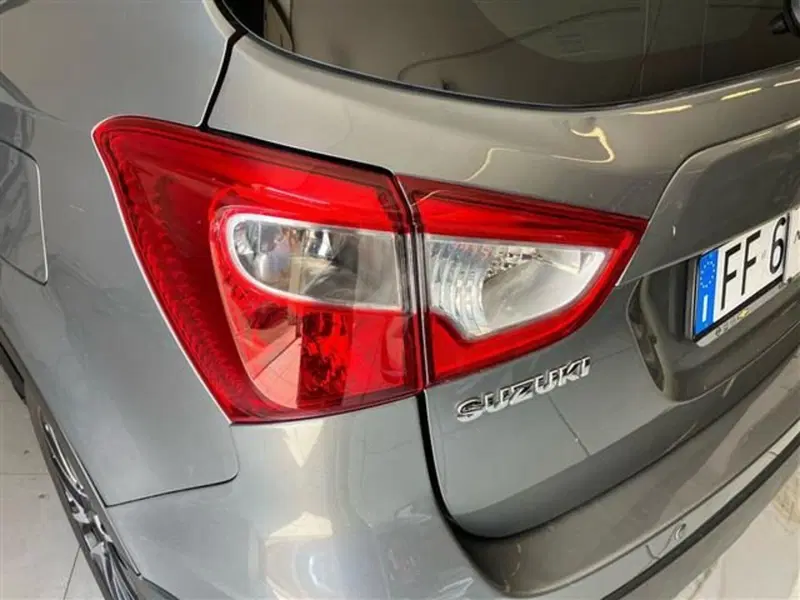 Suzuki S-Cross usata a Como (9)
