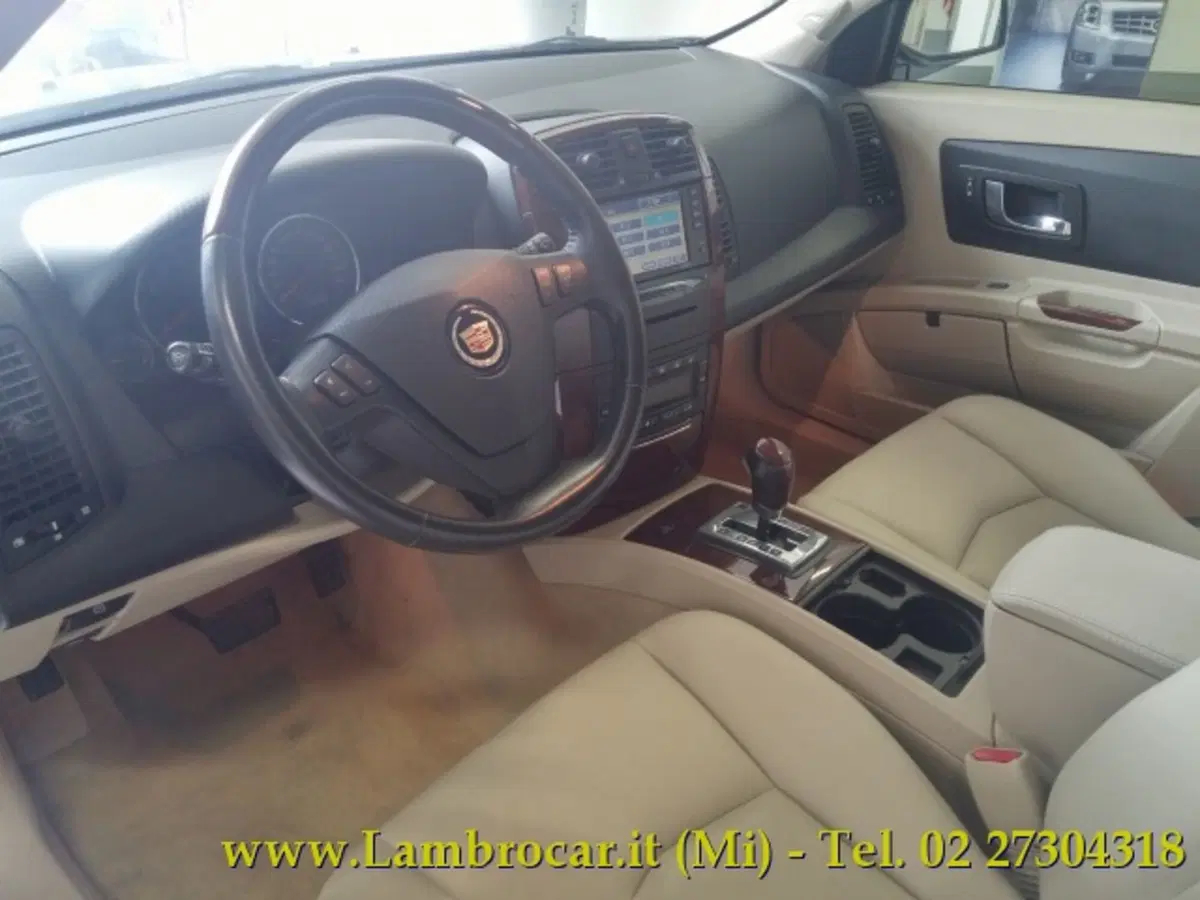Cadillac SRX usata a Milano (2)
