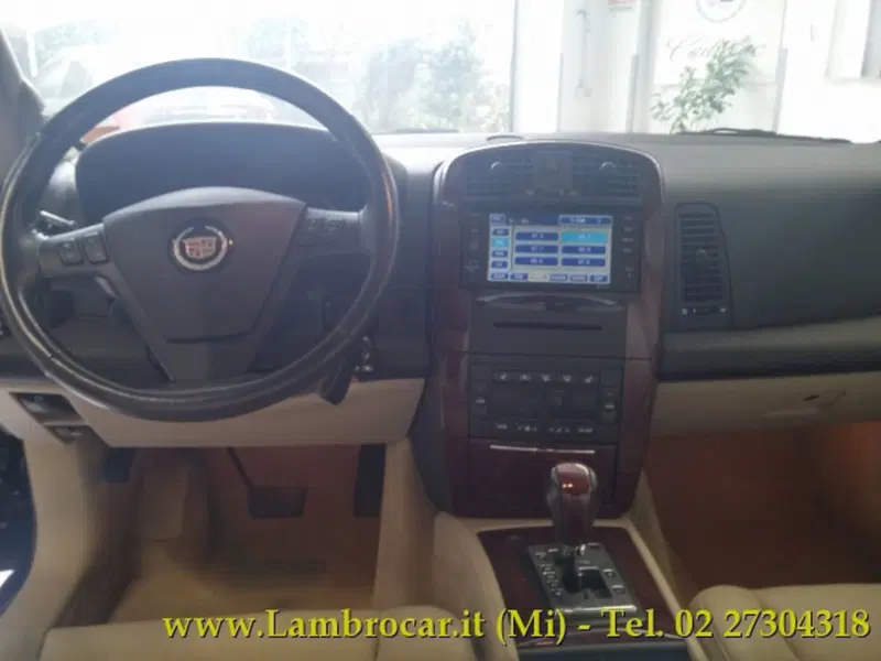 Cadillac SRX usata a Milano (5)