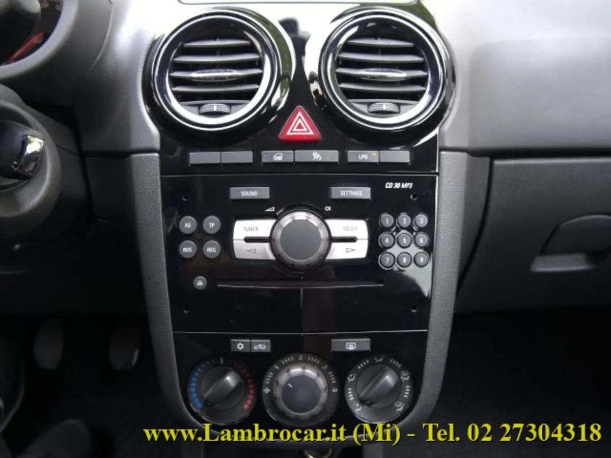 Opel Corsa usata a Milano (7)