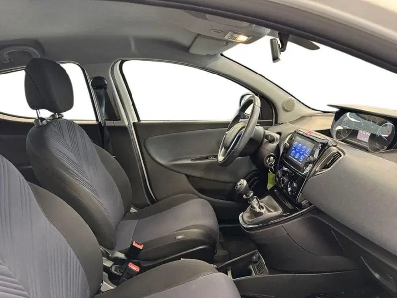 Lancia Ypsilon usata a Prato (11)