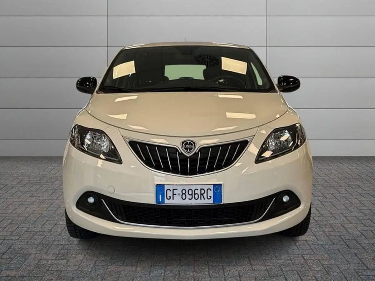 Lancia Ypsilon usata a Prato (3)