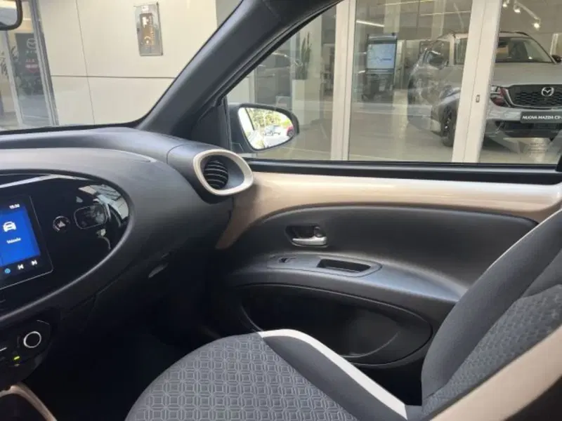 Toyota Aygo X usata a Modena (10)