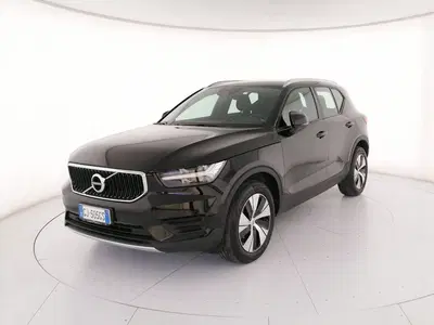 Volvo XC40 T3 Momentum Pro del 2022 usata a Roma