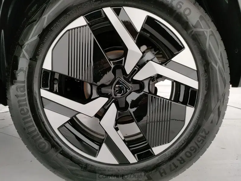 Peugeot 2008 nuova a Caserta (11)