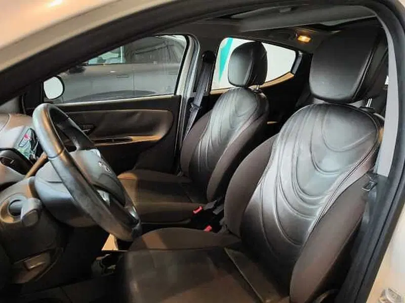 Lancia Ypsilon usata a Forlì-Cesena (11)