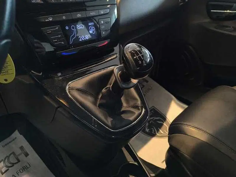 Lancia Ypsilon usata a Forlì-Cesena (19)