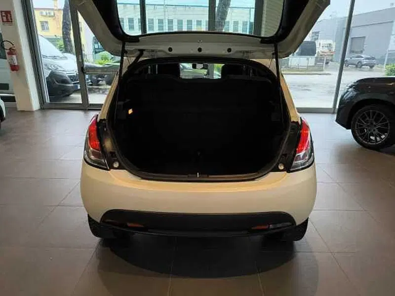 Lancia Ypsilon usata a Forlì-Cesena (6)