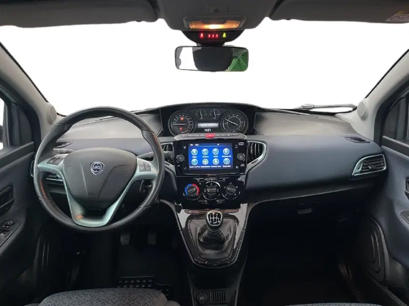Lancia Ypsilon usata a Torino (10)