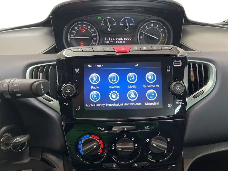 Lancia Ypsilon usata a Torino (13)