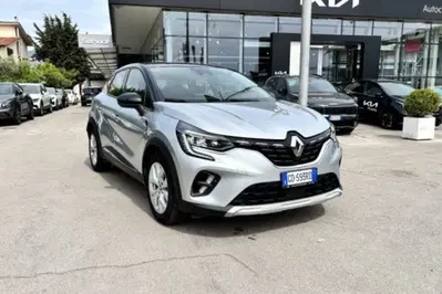 Renault Captur Plug-in Hybrid E-Tech 160 CV Intens del 2020 usata a Fondi