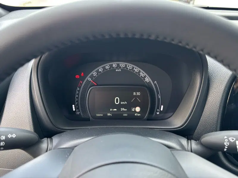 Toyota Aygo X nuova a Ferrara (11)