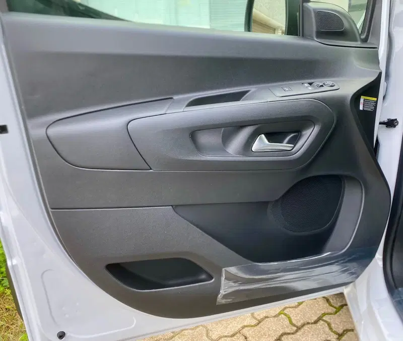 Peugeot Partner Furgone nuova a Bari (10)