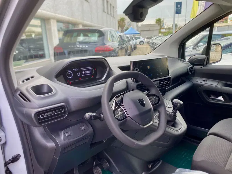 Peugeot Partner Furgone nuova a Bari (12)