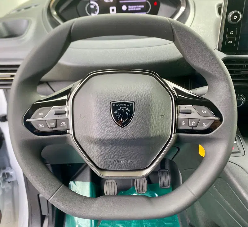 Peugeot Partner Furgone nuova a Bari (18)