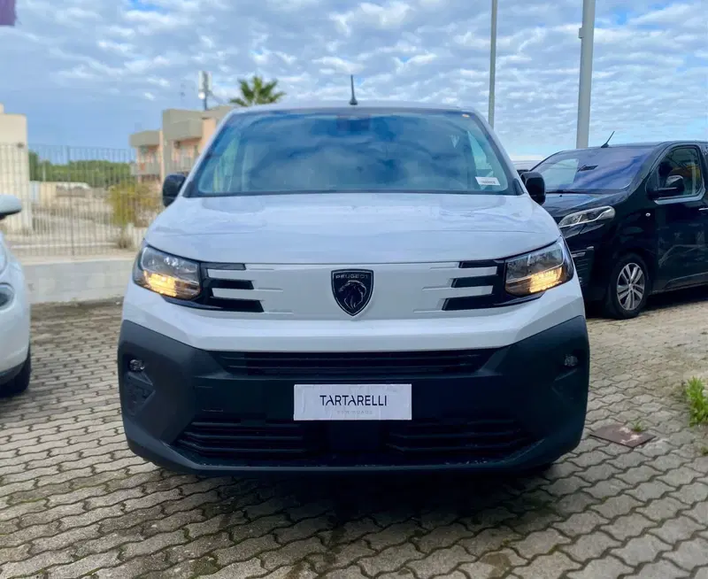 Peugeot Partner Furgone nuova a Bari (2)