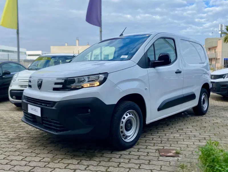 Peugeot Partner Furgone nuova a Bari (3)
