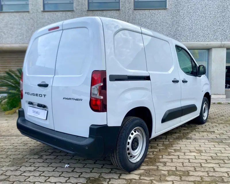Peugeot Partner Furgone nuova a Bari (8)