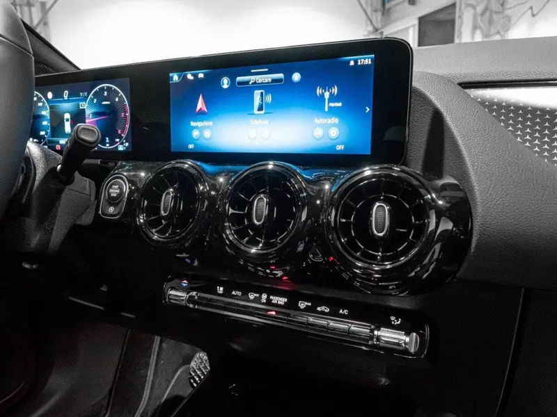 Mercedes-Benz GLA SUV nuova a Ancona (19)