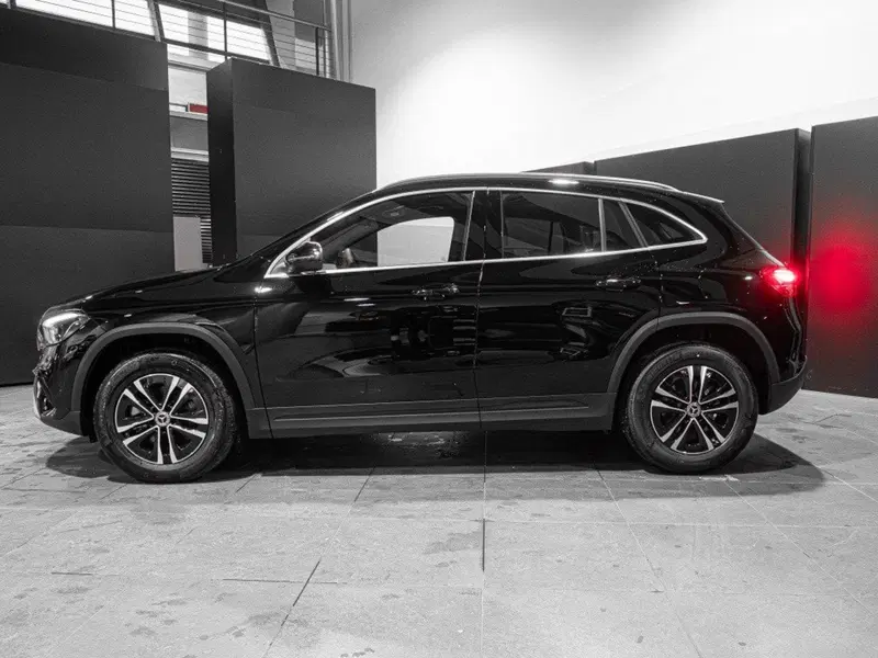 Mercedes-Benz GLA SUV nuova a Ancona (2)