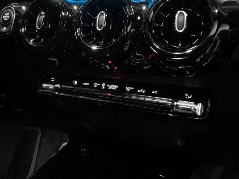 Mercedes-Benz GLA SUV nuova a Ancona (20)