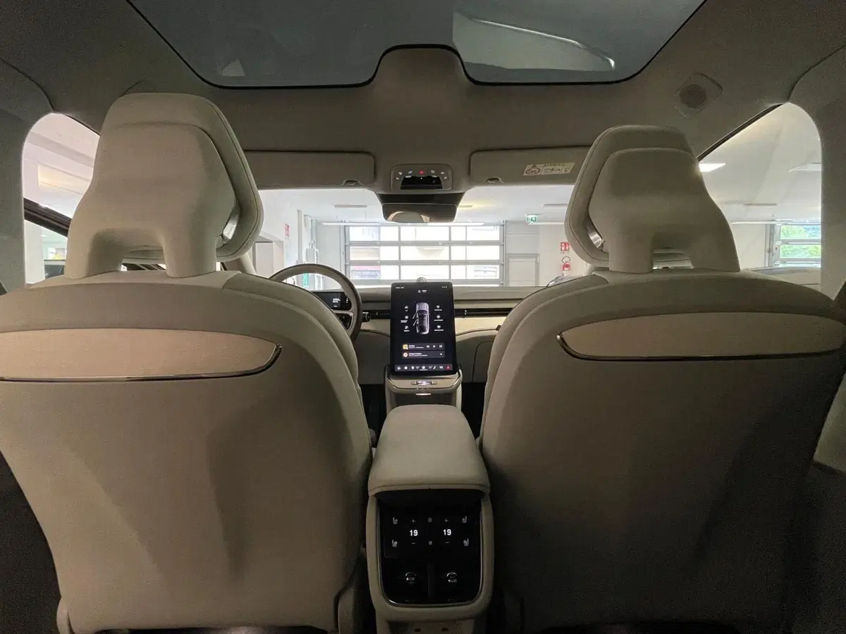 Volvo ES90 nuova a Como (17)