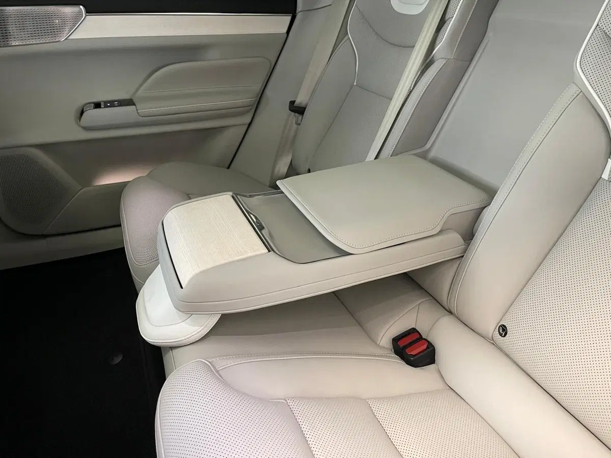 Volvo ES90 nuova a Como (18)