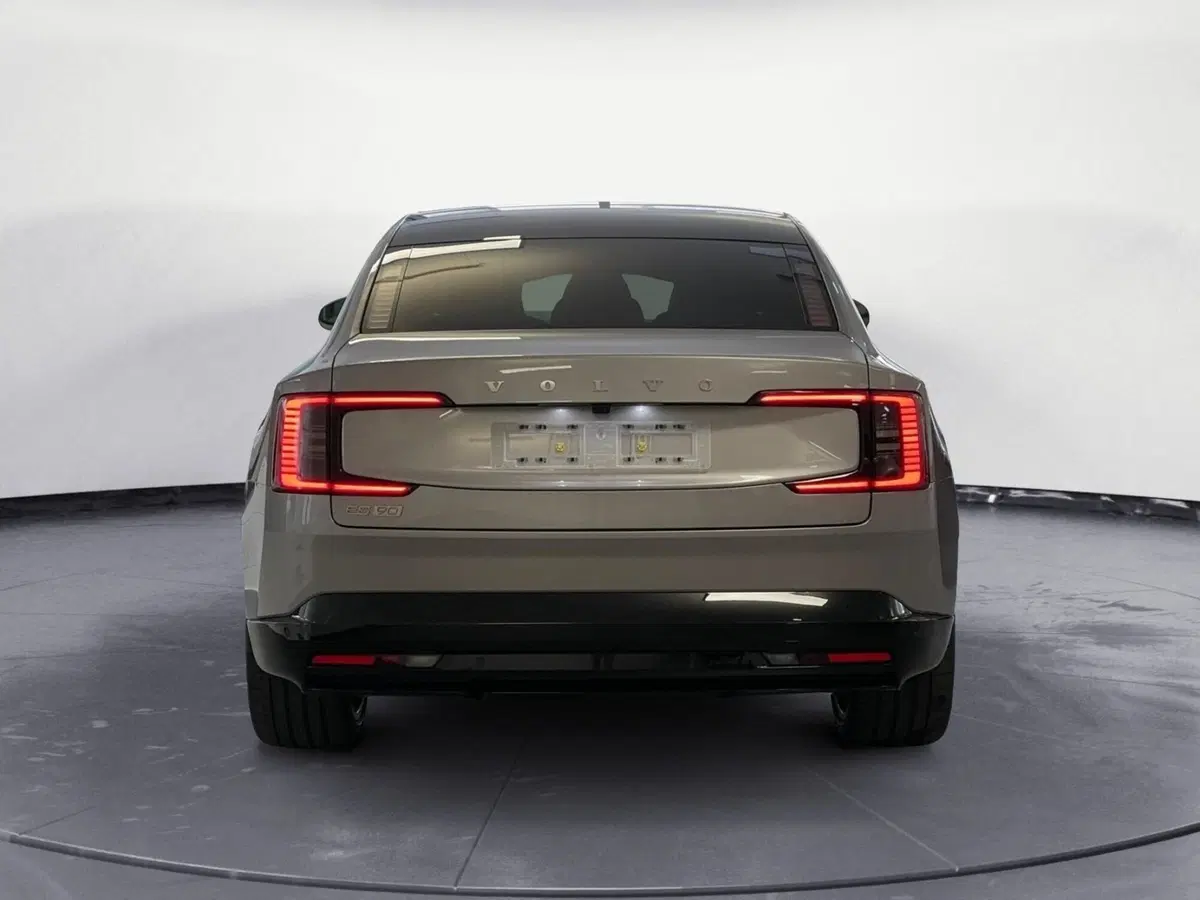 Volvo ES90 nuova a Como (5)