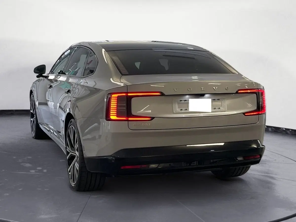 Volvo ES90 nuova a Como (6)
