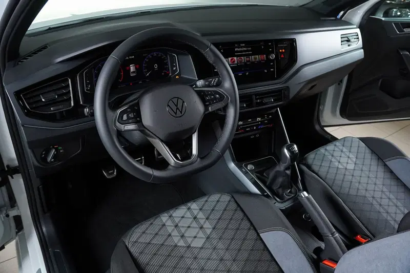 Volkswagen Taigo nuova a Perugia (15)