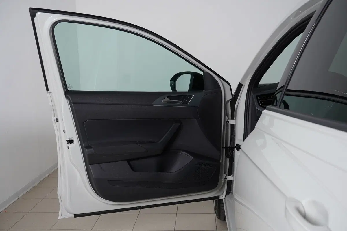 Volkswagen Taigo nuova a Perugia (14)
