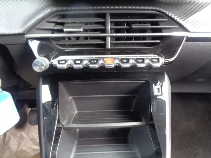 Peugeot 208 usata a Treviso (14)