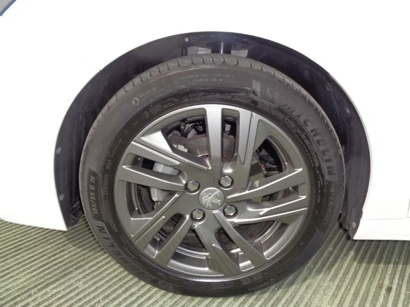 Peugeot 208 usata a Treviso (6)