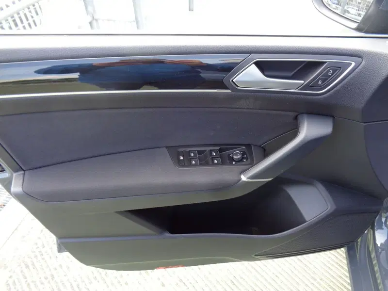 Volkswagen Touran usata a Treviso (8)