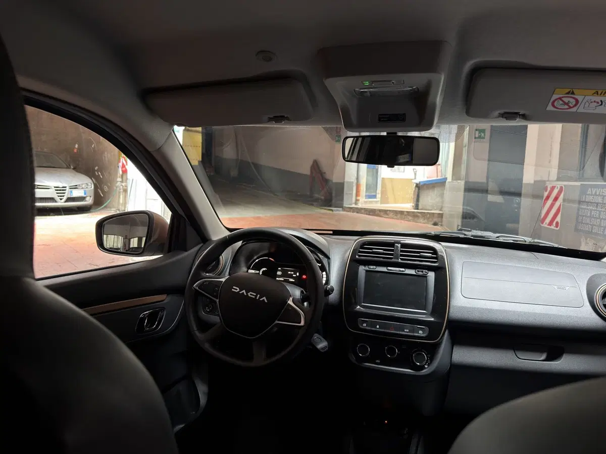 Dacia Spring usata a Milano (15)