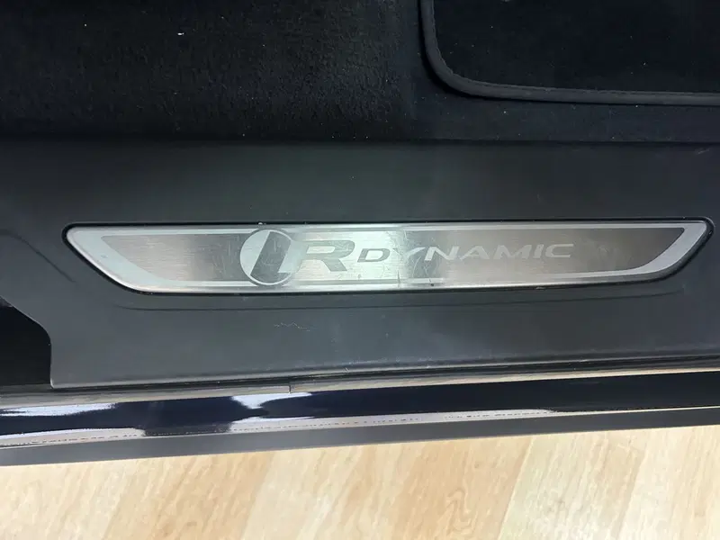 Land Rover Range Rover Velar usata a Bari (17)